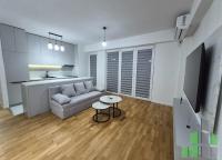 Se izdava namesten stan vo Skopje, Centar so povrshina od 70 m2.
 Ekstra: Klima, Centralno Parno, Lift.
 Cena: 700 EUR