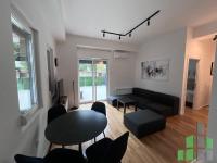Se izdava namesten stan vo Skopje, Aerodrom so povrshina od 40 m2.
 Ekstra: Klima, Centralno Parno.
 Cena: 400 EUR