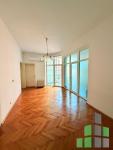 Se izdava prazen kancelariski prostor vo Skopje, Centar so povrshina od 103 m2.
 Ekstra: Klima.
 Cena: 0 EUR