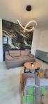 Se izdava namesten stan vo Skopje, Centar so povrshina od 61 m2.
 Ekstra: Klima, Centralno Parno, Lift, Renoviran.
 Cena: 600 EUR