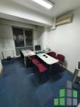 Se izdava prazen kancelariski prostor vo Skopje, Centar so povrshina od 33 m2.
 Ekstra: Lift, Centralno Parno, Nova Zgrada.
 Cena: 260 EUR