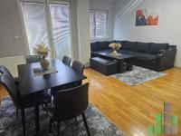 Se izdava namesten stan vo Skopje, Centar so povrshina od 65 m2.
 Ekstra: Centralno Parno, Lift, Klima, Garaza.
 Cena: 480 EUR