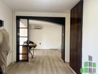 Se izdava prazen kancelariski prostor vo Skopje, Aerodrom so povrshina od 96 m2.
 Ekstra: Lift, Centralno Parno, Kujnski elementi, Kujnski aparati, Klima.
 Cena: 400 EUR