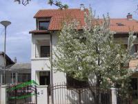 Se izdava namestena kukja vo Skopje, Zdanec so povrshina od 194 m2.
 Ekstra: Sopstveno parno.
 Cena: 700 EUR