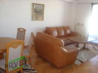 Se izdava namesten stan vo Skopje, Centar so povrshina od 75 m2.
 Ekstra: Klima, Centralno Parno, Lift, Nova Zgrada, Parking.
 Cena: 440 EUR