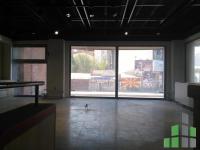 Se izdava prazen lokal vo Skopje, Centar so povrshina od 135 m2.
 Ekstra: Parking, Izlog, Renoviran.
 Cena: 1200 EUR